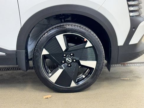 New 2026 Nissan Kicks SR image 4