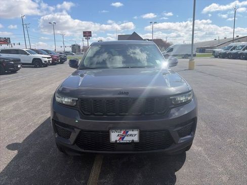 New 2025 Jeep Grand Cherokee Altitude image 9