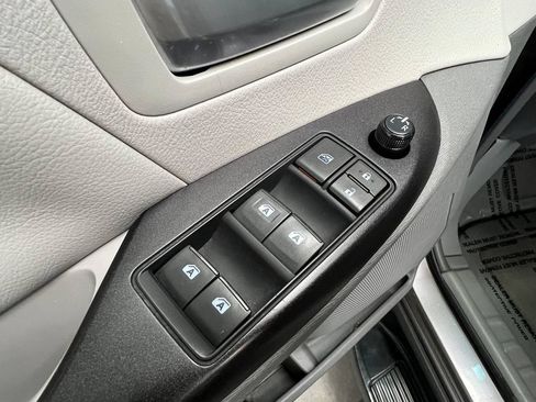Used 2015 Toyota Sienna LE FWD image 27