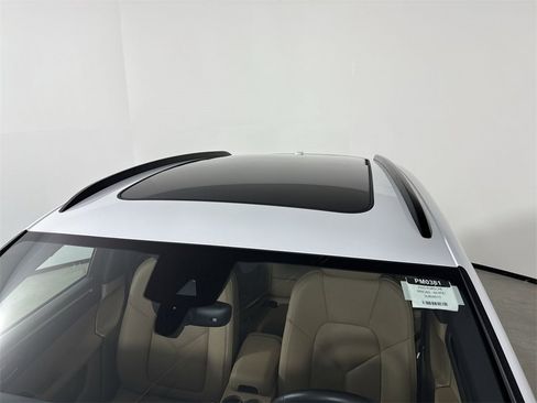 Certified 2025 Porsche Macan image 17