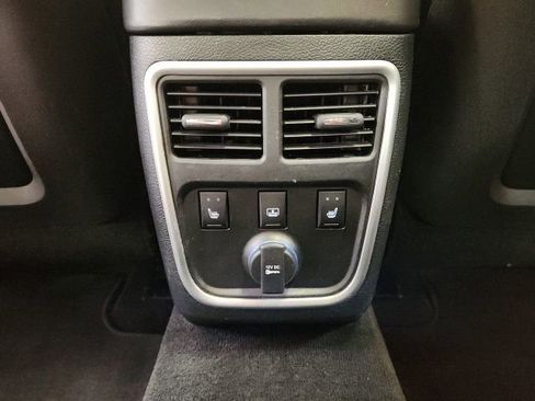 Used 2014 Chrysler 300 C image 26