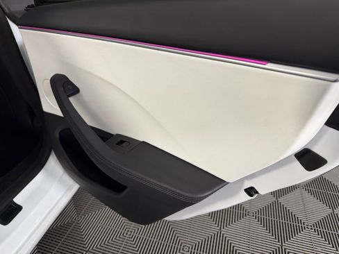 Used 2025 Tesla Model 3 Long Range image 31