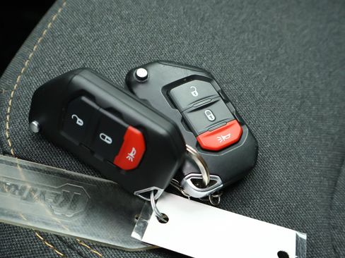 Used 2025 Jeep Wrangler Unlimited Sport AWD/4WD image 26