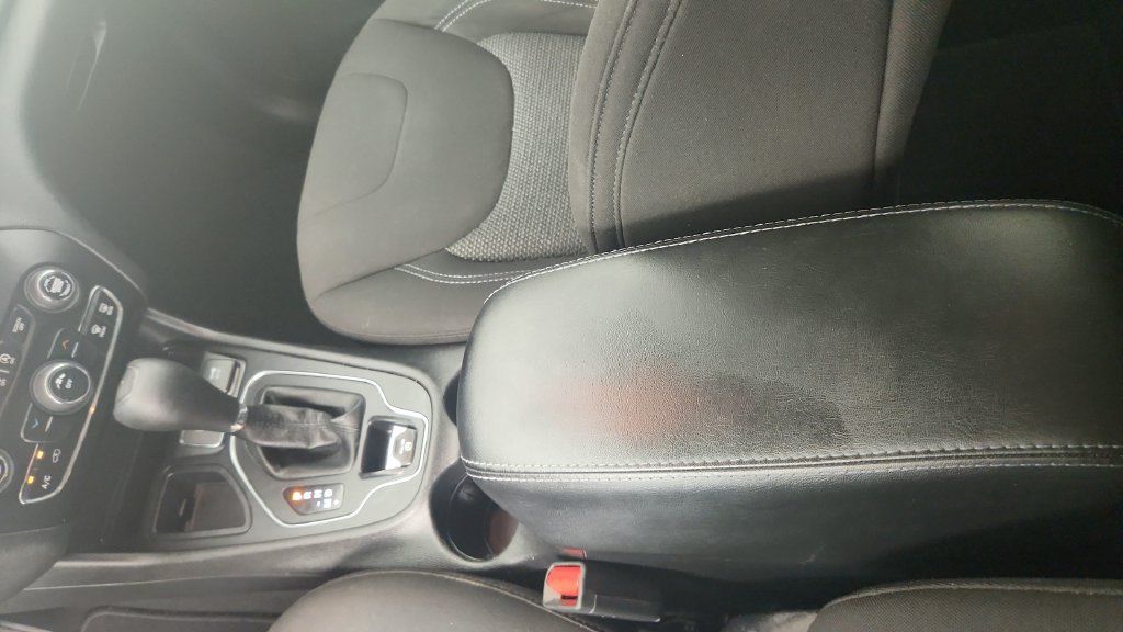 Used 2019 Jeep Cherokee Latitude w/ Popular Appearance Group FWD image 17