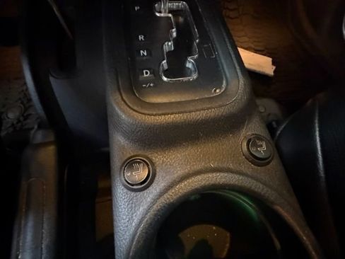 Used 2014 Jeep Wrangler Unlimited Sahara w/ Connectivity Group AWD/4WD image 20