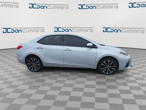 Used 2017 Toyota Corolla XSE image 2