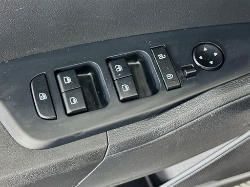 Used 2025 Kia Sportage LX image 15