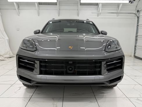 Certified 2025 Porsche Cayenne image 9