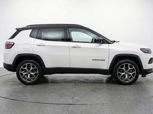Used 2025 Jeep Compass Limited AWD/4WD image 8