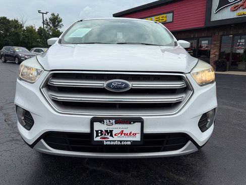 Used 2017 Ford Escape SE AWD/4WD image 2
