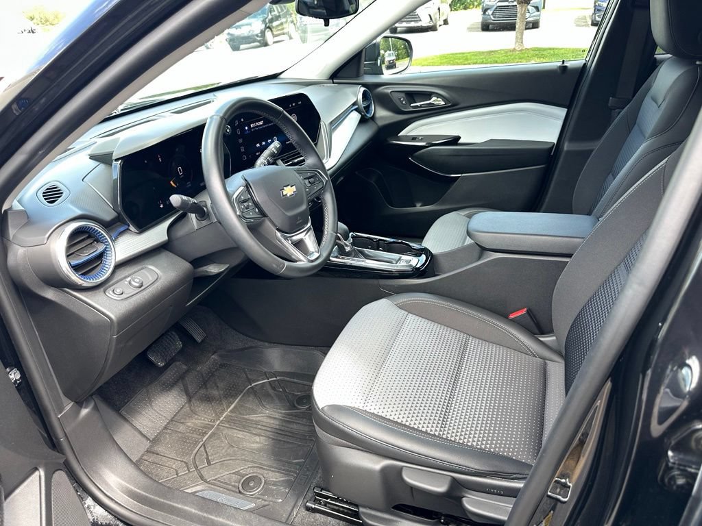 Used 2024 Chevrolet Trax LT w/ Driver Confidence Package FWD image 10