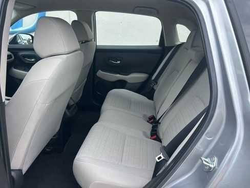 Used 2023 Honda HR-V LX image 9