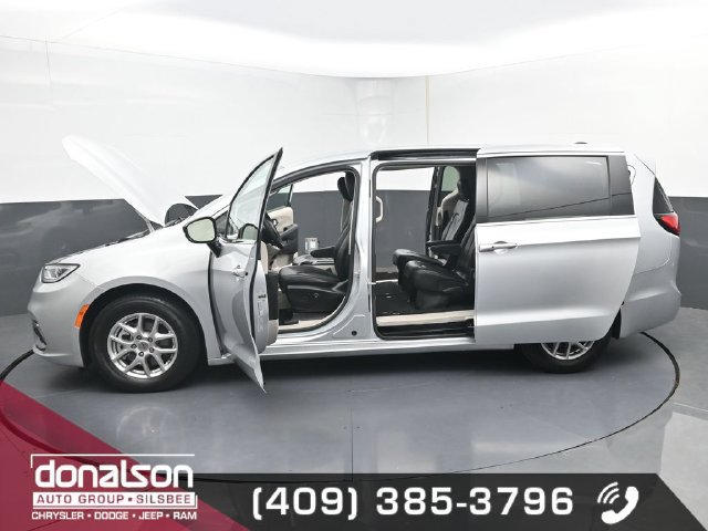 Used 2024 Chrysler Pacifica Touring-L FWD image 22