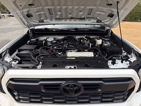 Used 2024 Toyota Tacoma TRD Off-Road image 31