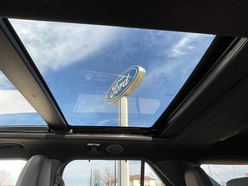 Used 2025 Ford Explorer Platinum image 24