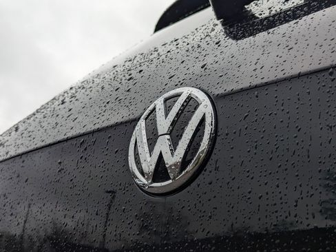 Used 2020 Volkswagen Tiguan SE w/ Panoramic Sunroof Package image 31