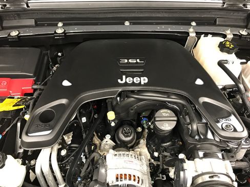 Used 2021 Jeep Gladiator Overland w/ Popular Equipment Package AWD/4WD image 29