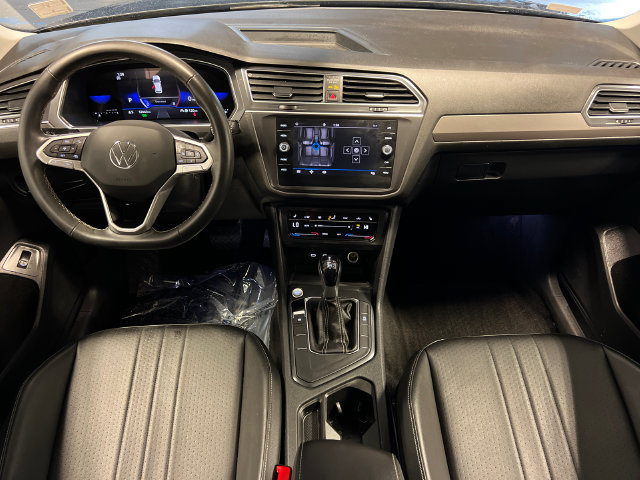 Certified 2023 Volkswagen Tiguan SE FWD image 19