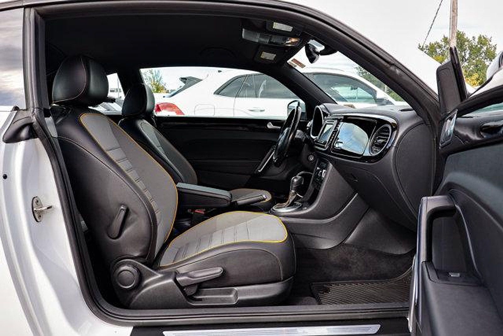 Used 2016 Volkswagen Beetle 1.8T Dune FWD image 15