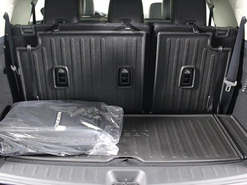 New 2026 Nissan Pathfinder Platinum w/ Cargo Package FWD image 21