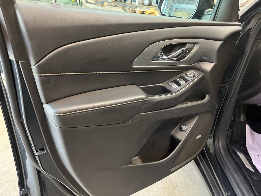 Used 2021 Chevrolet Traverse RS FWD image 12
