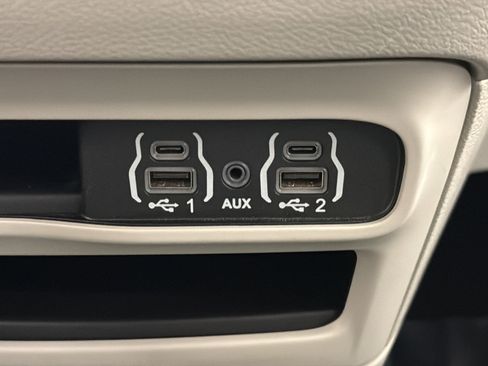 Used 2024 Chrysler Pacifica Touring-L FWD image 33