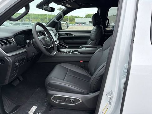 New 2026 Jeep Grand Wagoneer Limited w/ 8-Passenger Seating Package AWD/4WD image 12