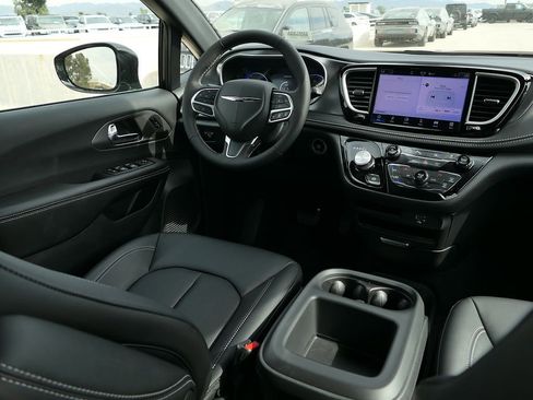 New 2026 Chrysler Pacifica Select FWD image 20