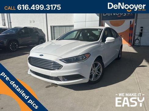Used 2018 Ford Fusion SE w/ Fusion SE Technology Package image 1