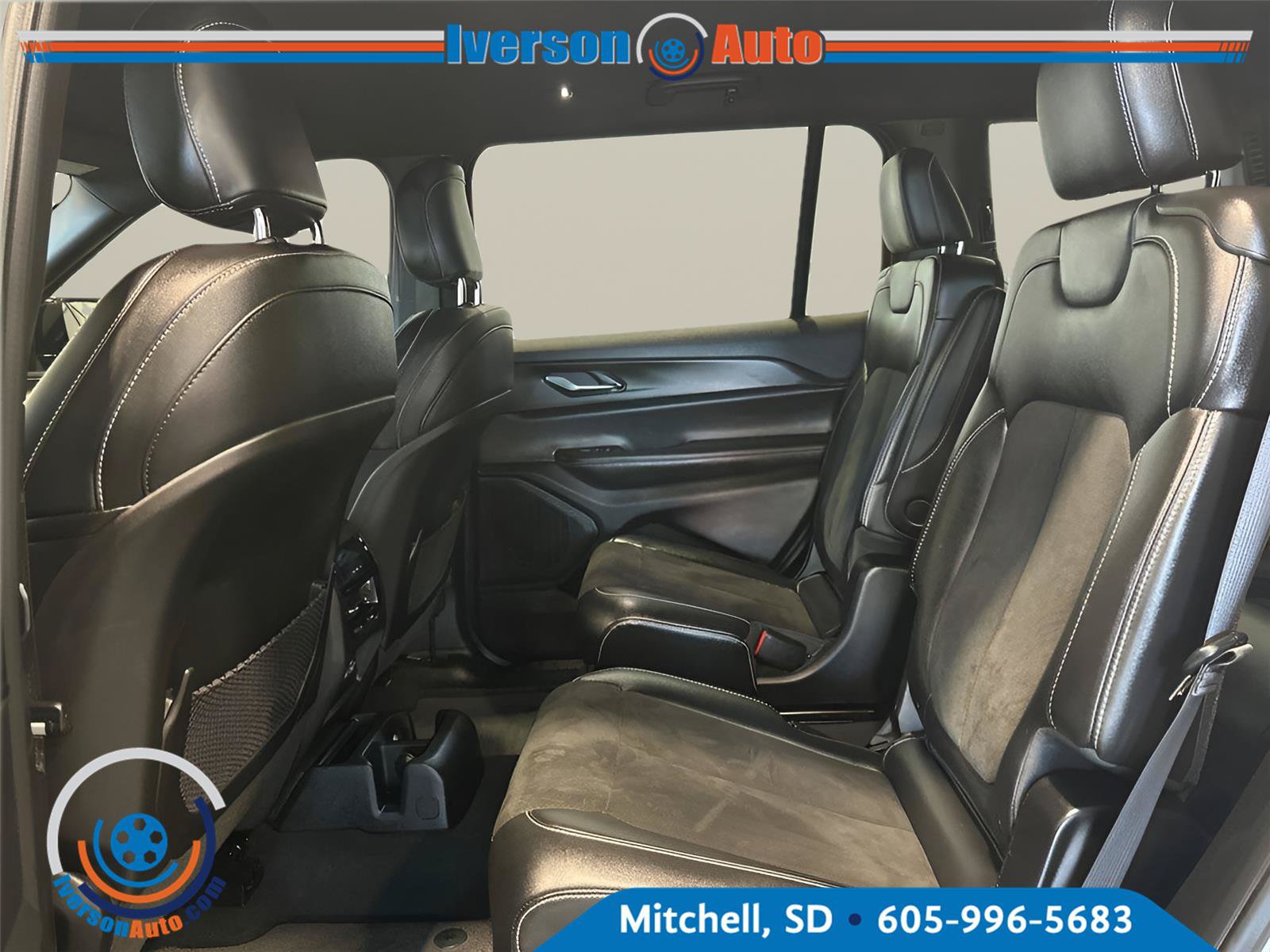 Used 2023 Jeep Grand Cherokee L Laredo AWD/4WD image 25