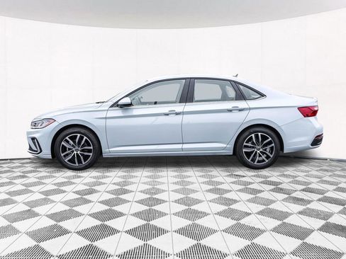 Used 2025 Volkswagen Jetta SE image 14