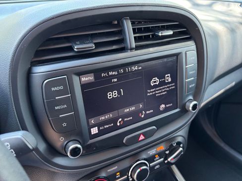 Used 2025 Kia Soul LX w/ LX Technology Package FWD image 20