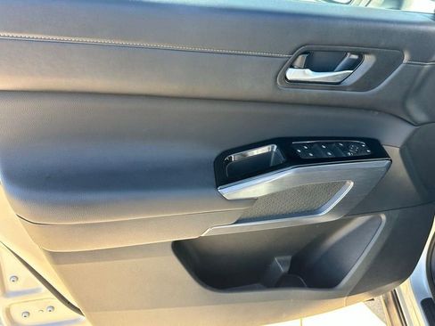 Used 2025 Nissan Pathfinder SL image 23