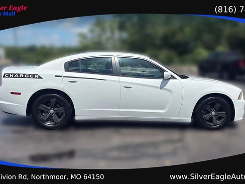 Used 2014 Dodge Charger SE w/ Comfort Seating Group RWD image 6