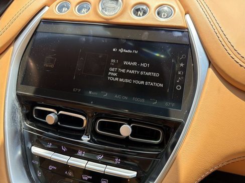 Used 2021 Aston Martin DBX AWD/4WD image 20