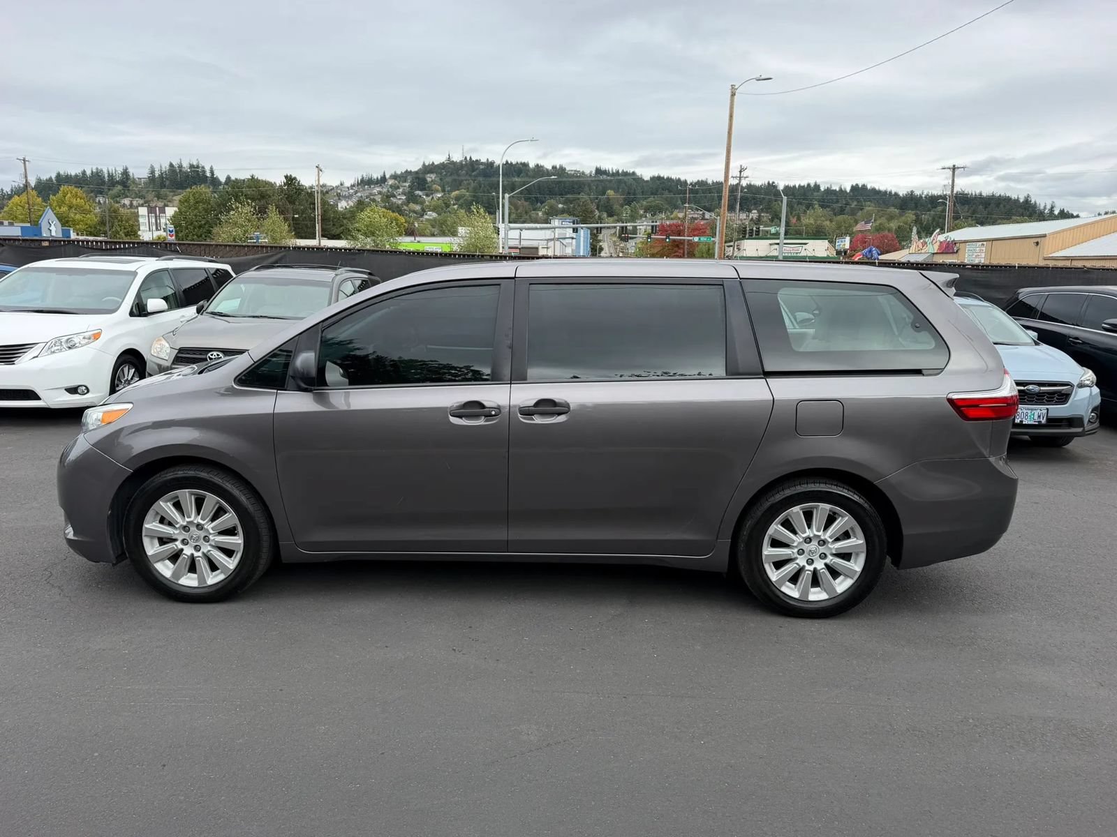 Used 2015 Toyota Sienna L FWD image 7
