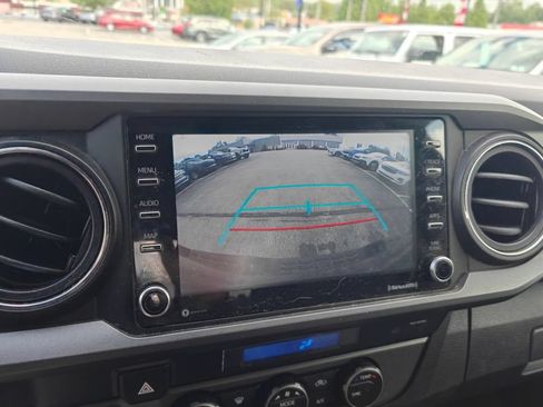 Used 2021 Toyota Tacoma TRD Off-Road w/ Technology Package AWD/4WD image 16