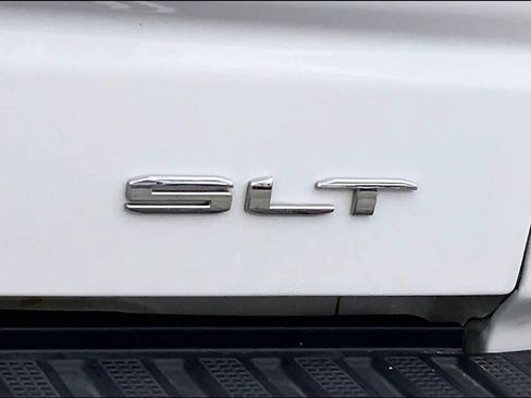 Used 2025 GMC Sierra 1500 SLT image 9