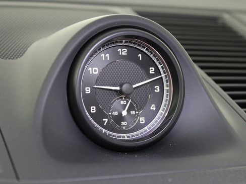 Used 2025 Porsche Macan image 26