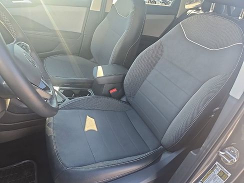 Used 2023 Volkswagen Taos SE w/ Panoramic Sunroof Package image 18