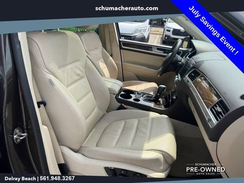 Used 2016 Volkswagen Touareg Sport AWD/4WD image 19