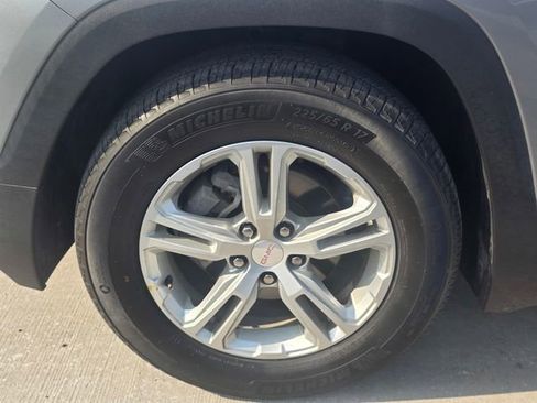 Used 2023 GMC Terrain SLE FWD image 10