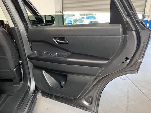 Used 2024 Nissan Pathfinder SV FWD image 15