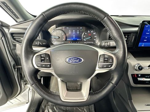 Used 2021 Ford Explorer XLT RWD image 11
