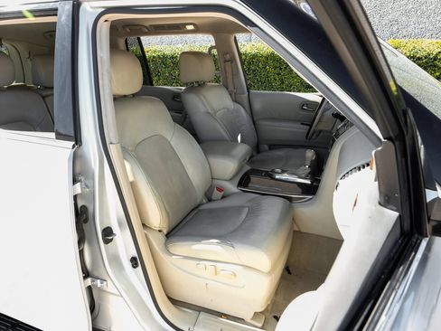 Used 2016 INFINITI QX80 2WD w/ Driver's Assistance Package image 34