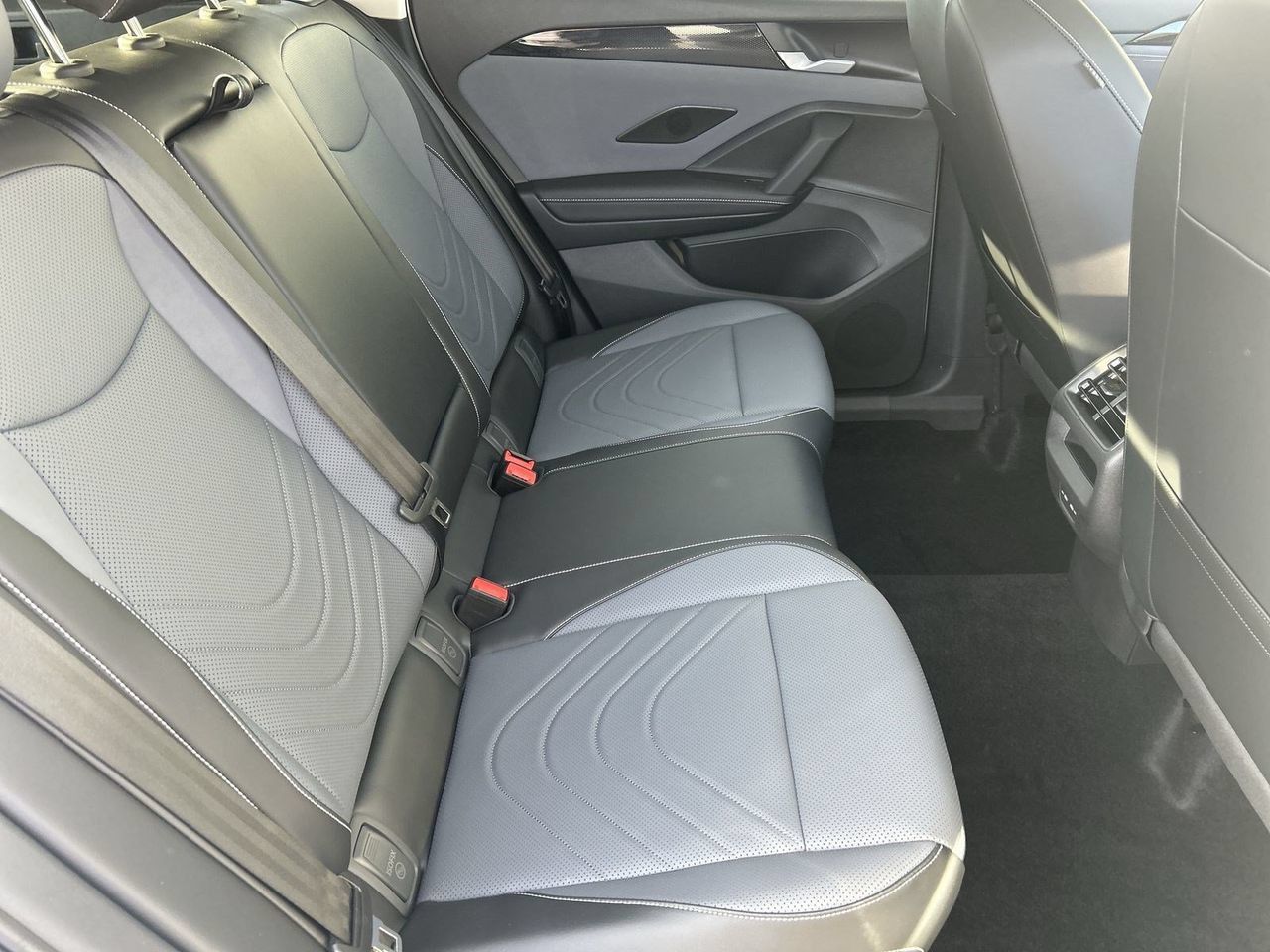 New 2026 Volkswagen Tiguan SE FWD image 9