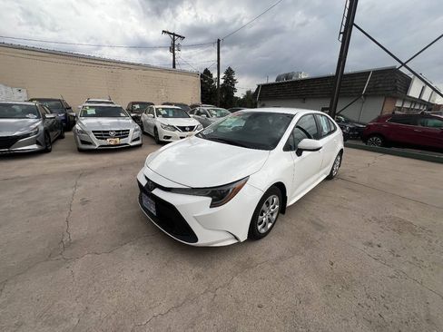 Used 2022 Toyota Corolla LE FWD image 3