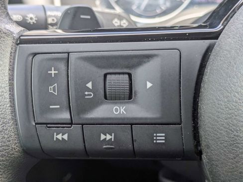 Used 2023 Nissan Rogue SV FWD image 16