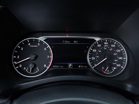 Used 2025 Nissan Sentra SV FWD image 35