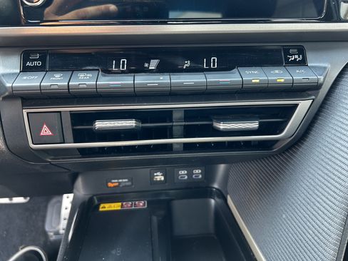 Used 2025 Toyota Camry SE FWD image 26